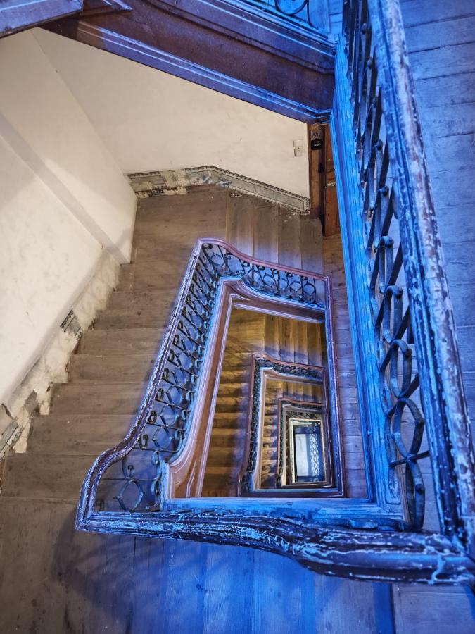 Central Bedroom in Shared House in Chiado - Historic Center of Lisbon - 5