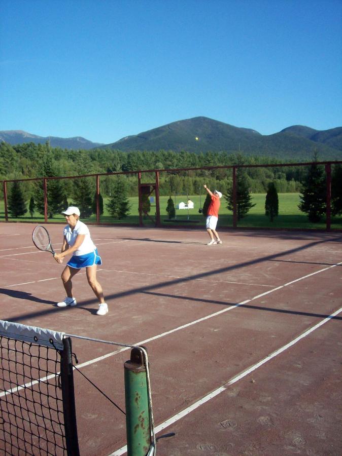 Tennis court: Franconia Inn