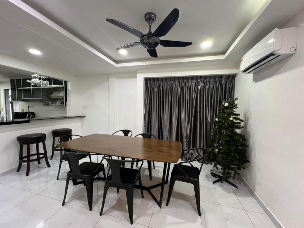 Pelangi party corner house 6bed6bathroom 20 pax - 4