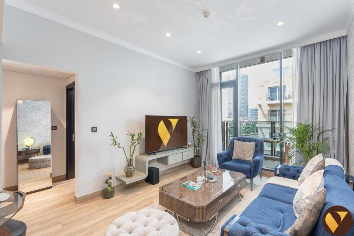 Vogue Vacation Homes, JVC Chaimaa Avenue near Circle Mall, One Bedroom Apartment with Balcony and City View, Access to all Amenities - 2