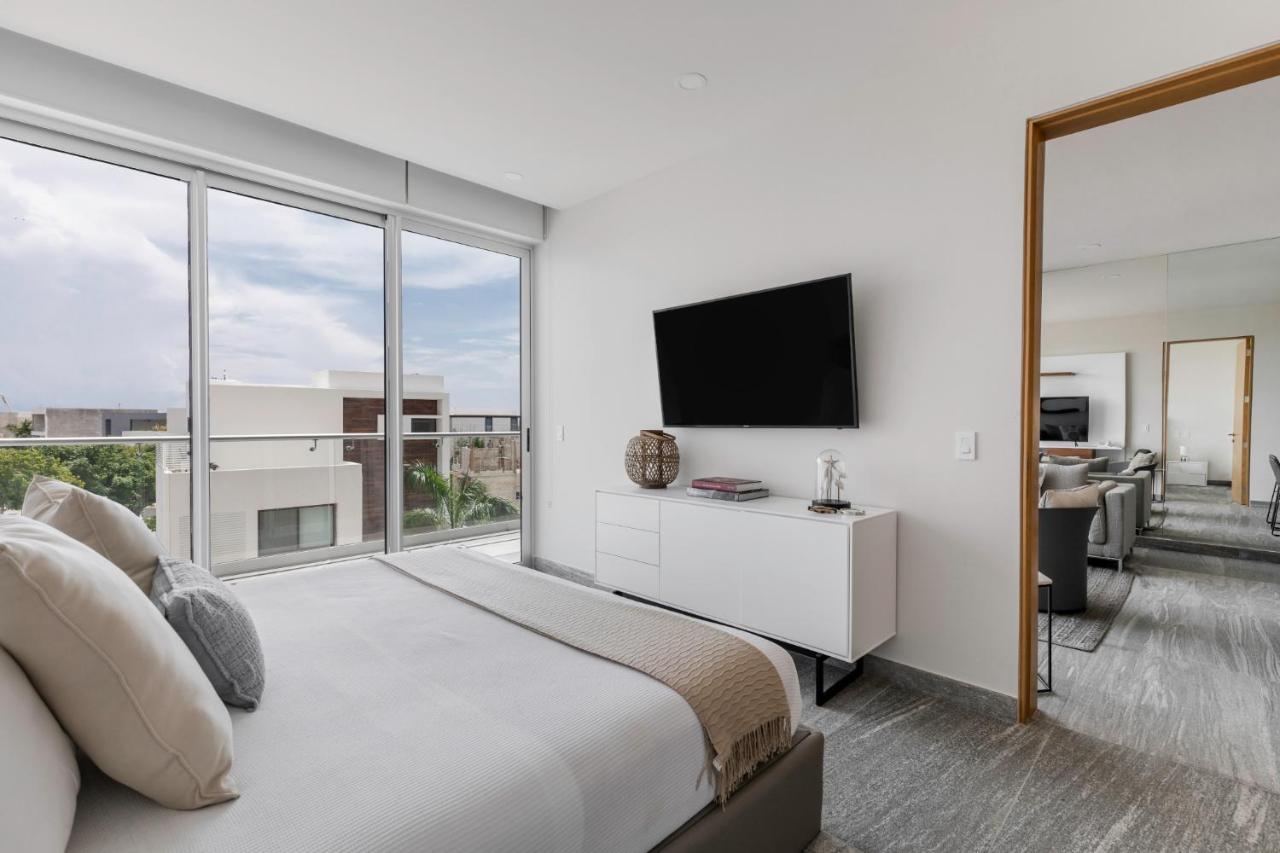 Luxurious 4BR condo by the beach - Rooftop pool - 2