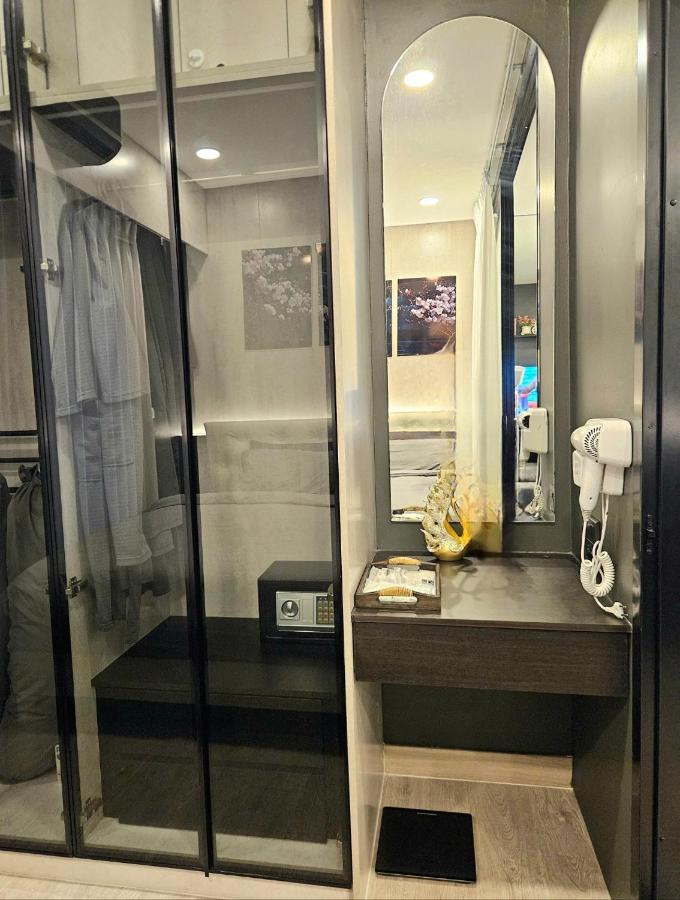 Free Airport Pick Up ! 12th Floor Cozy Studio Room, 5 mins walk to IconSiam & BTS - 3