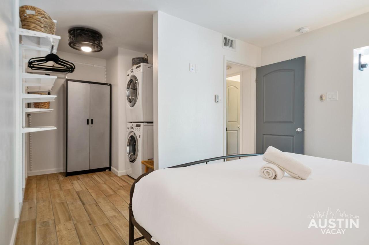 1BR 1BA Pet Friendly Condo w Pool, Gym, Walk to SoCo and Lake by Austin Vacay - 4