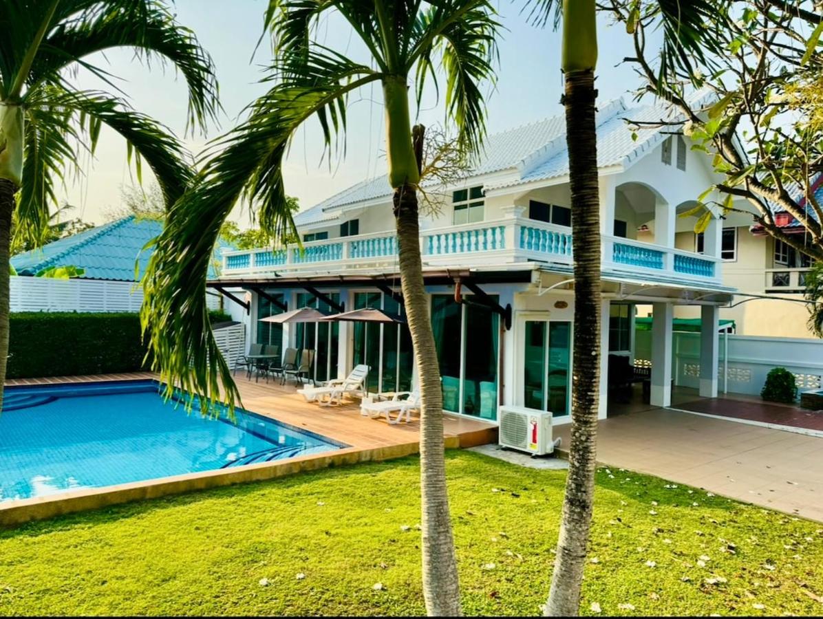 FANTA SEA - POOL VILLA short walk to BEACH - Up to 8 Guests