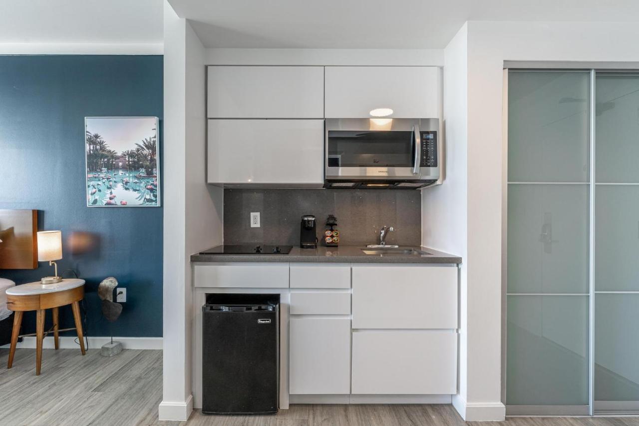 Sunset Suite Skyline Views King and Twin Sofa Includes Parking - 2