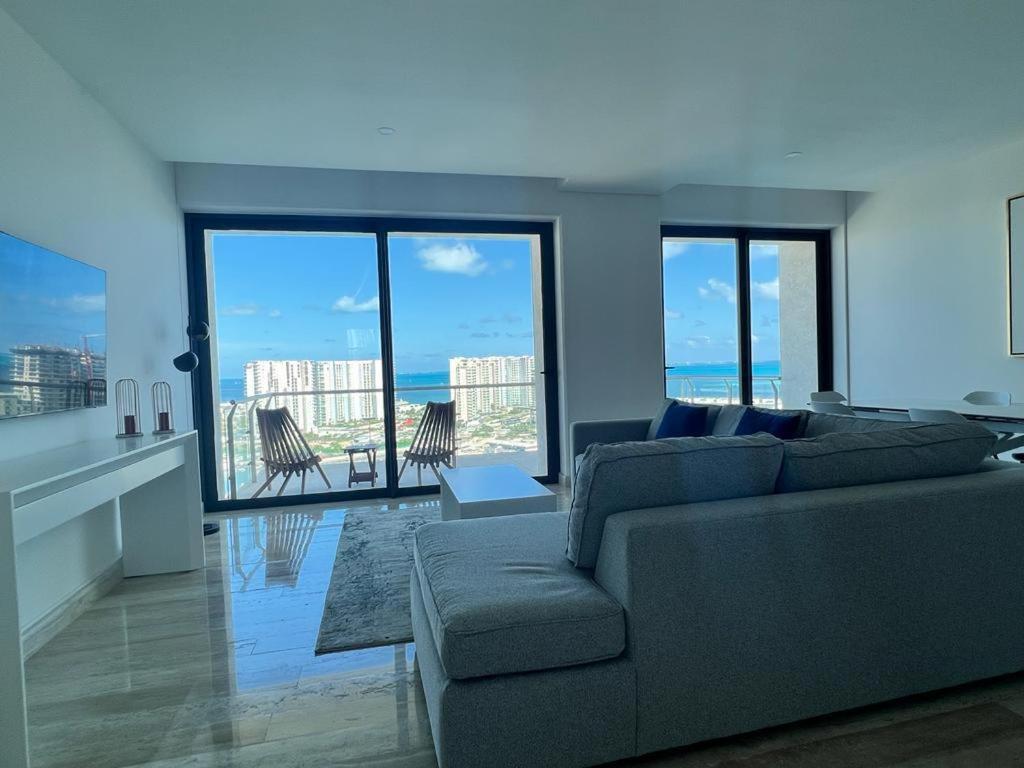 Top floor, amazing sea view in Puerto Cancun
