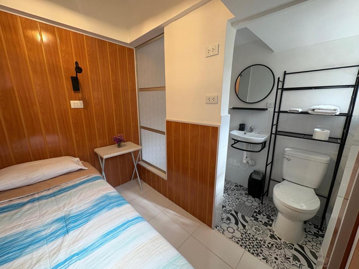 Blacky Hostel and Apartments - 3