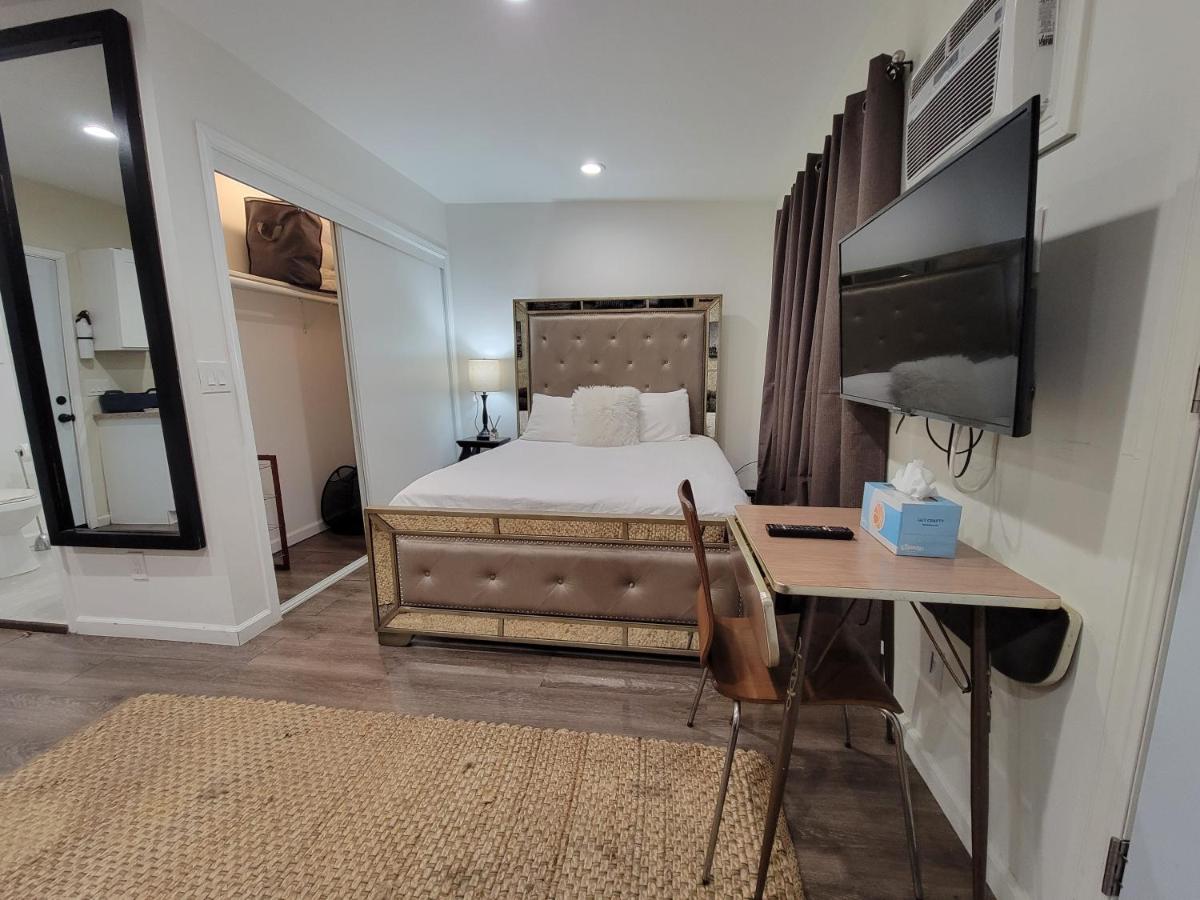 Guest suite near La Cienega Park Beverly Hills next to LACMA La Brea Tar Pits Peterson Museum and Academy Awards Museum - 5