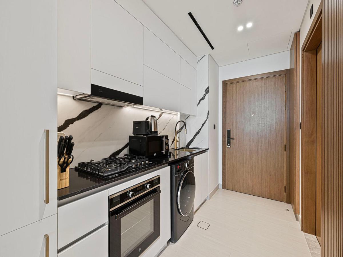 Daniels Studio with Private Jacuzzi & Canal View - 5