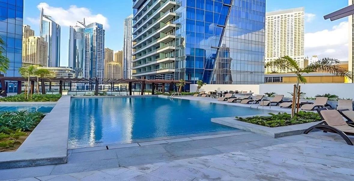 Dubai Silverene Tower with large balcony and high floor Marina views - 4