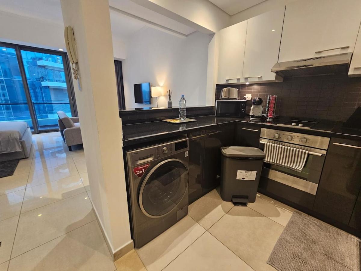 Dubai Silverene Tower with large balcony and high floor Marina views - 5