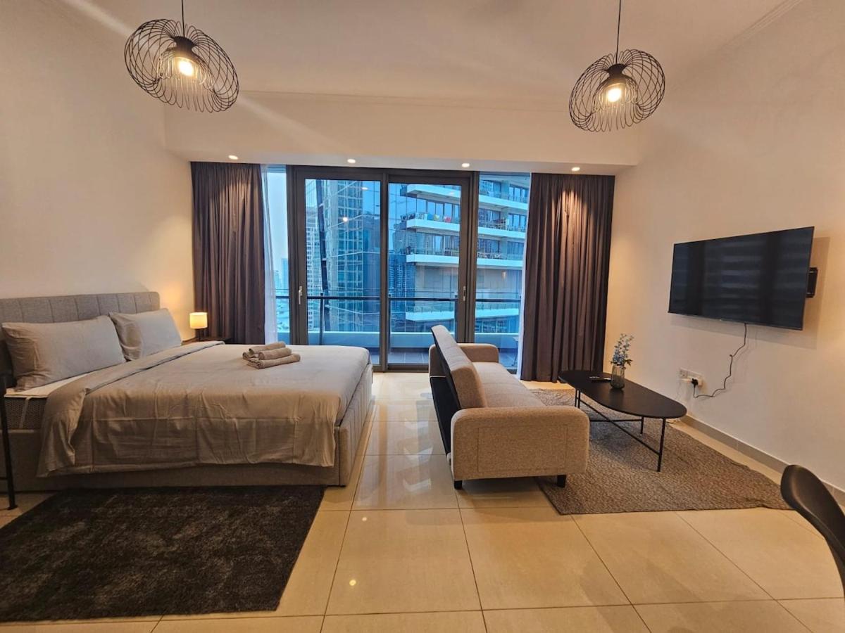 Dubai Silverene Tower with large balcony and high floor Marina views - 2