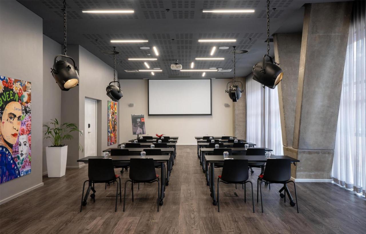 Radisson RED Hotel V&A Waterfront Cape Town - 4