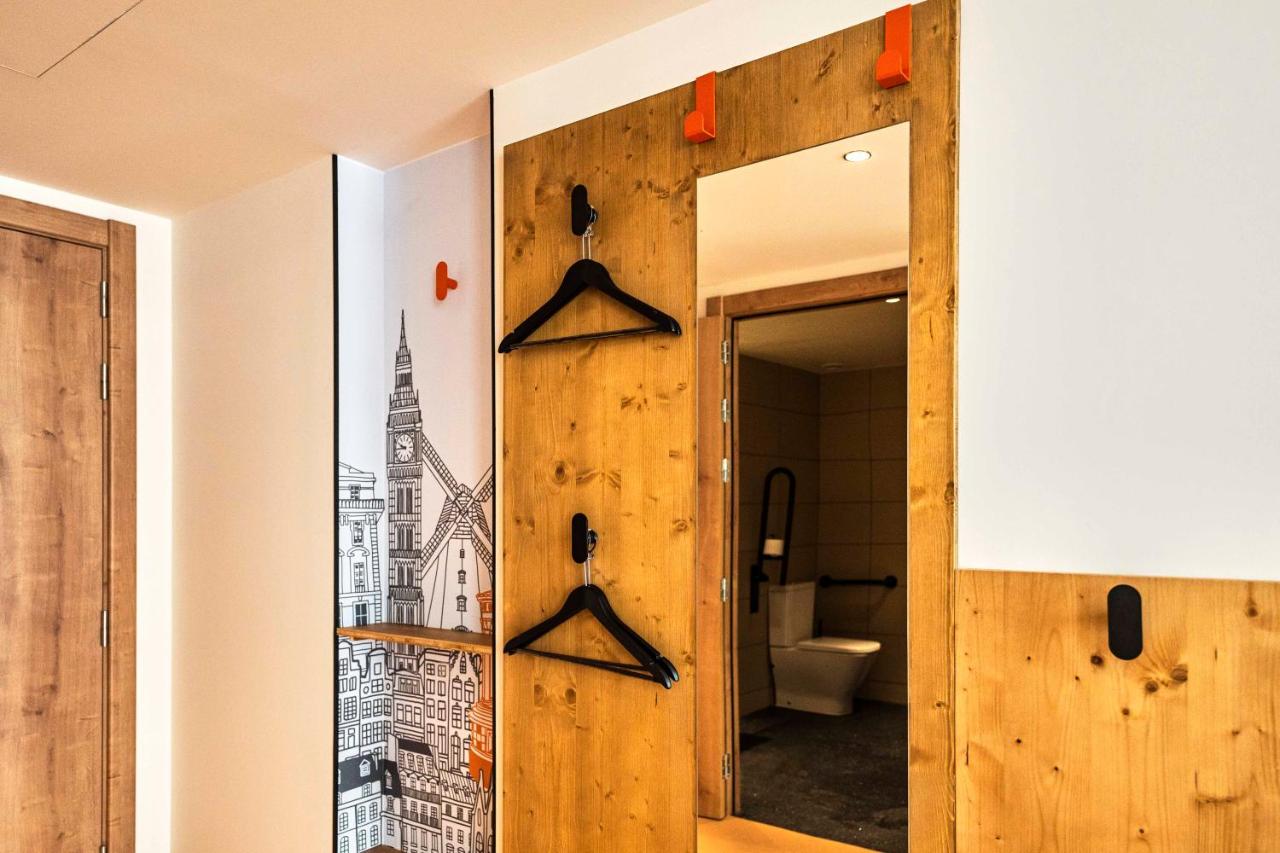 easyHotel Barcelona La Sagrera - 3