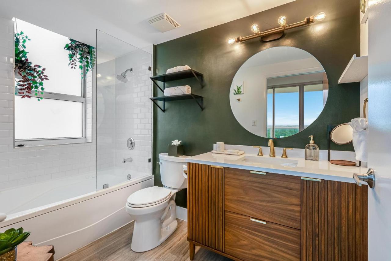 Bright 1BR in Coconut Grove King Bed Views Pool and Parking - 4