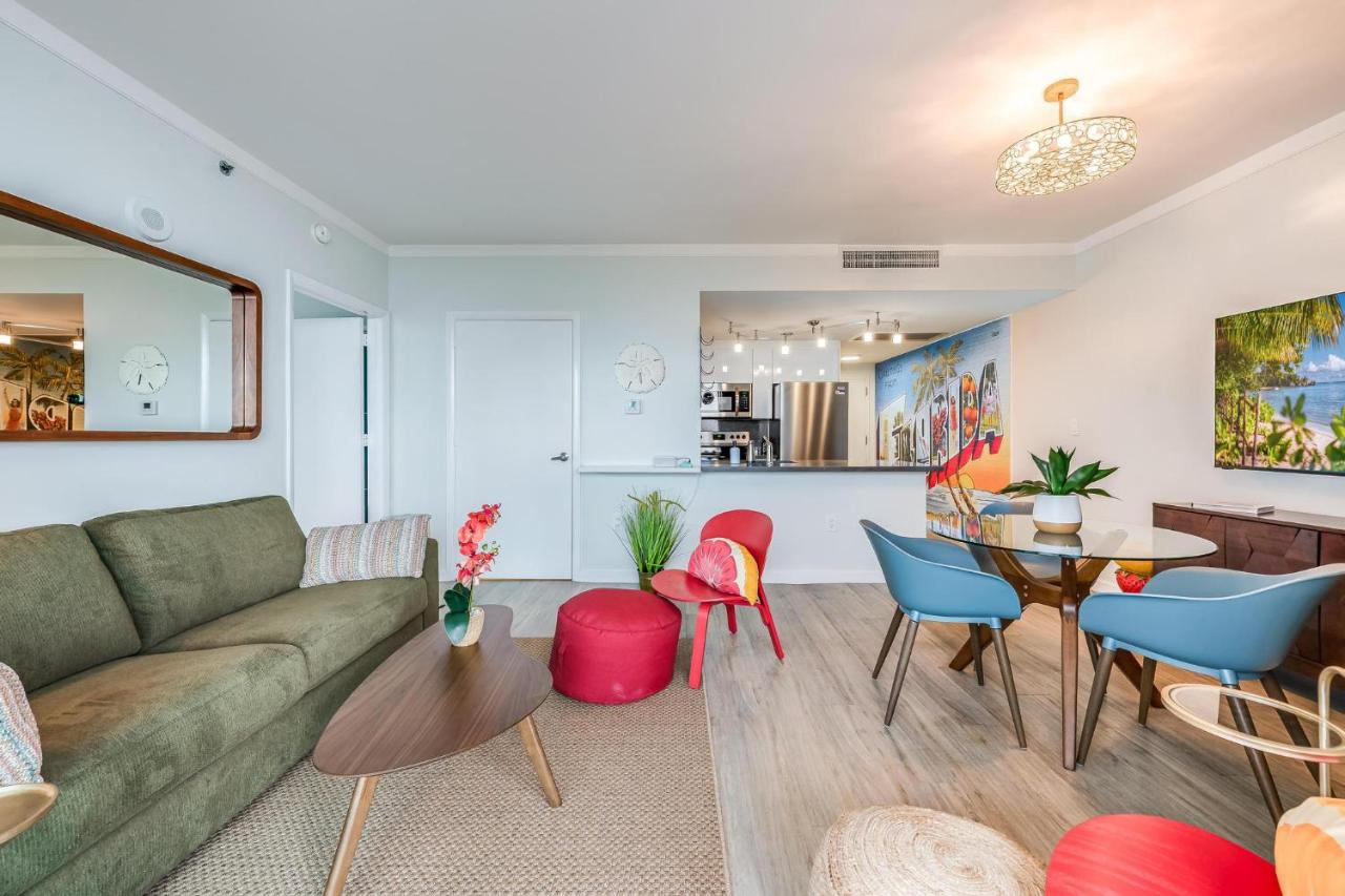 Modern 3BR 3BA Grove Condo Views Balconies Full Kitchen 3 Parking - 5