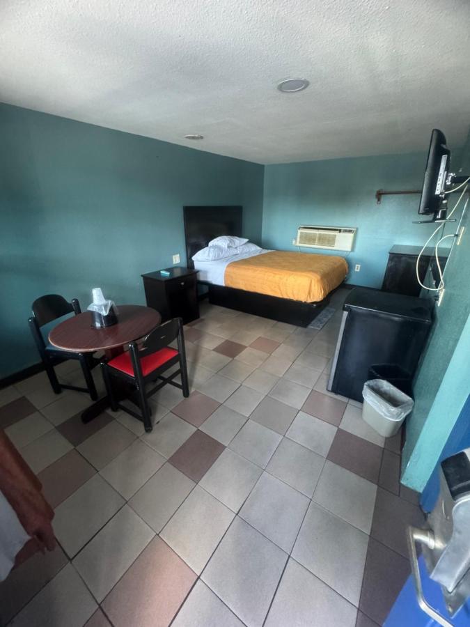 Orange Inn Motel — photo 20