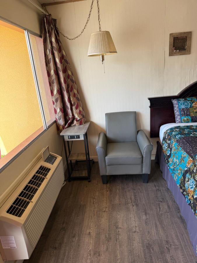 Downtowner Motel — photo 9