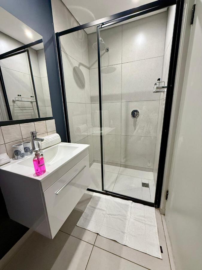 Urban Elephant, The Rose - 5