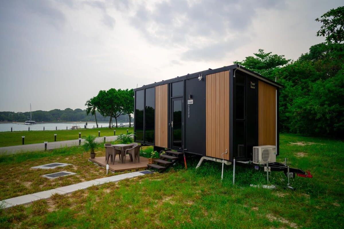 Tiny Away Escape at Lazarus - 2000 - 4