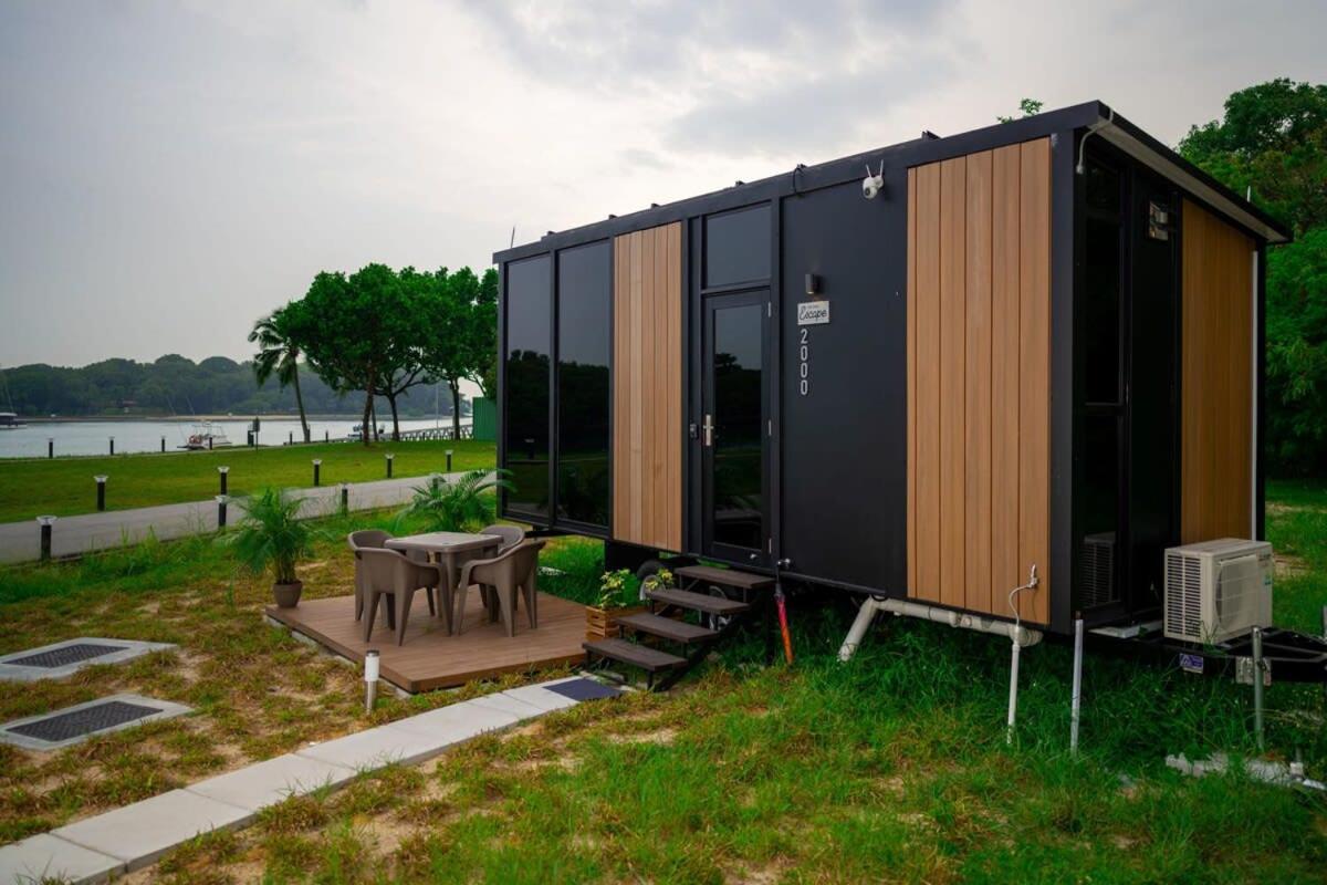 Tiny Away Escape at Lazarus - 2000 - 3