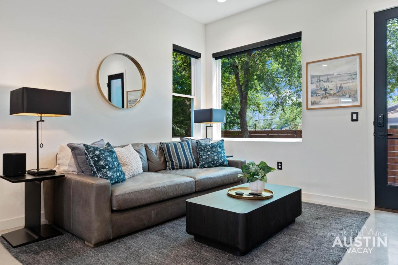 Luxury 2BR 2BA East Austin retreat w yard, deck and garage parking by Austin Vacay - 4