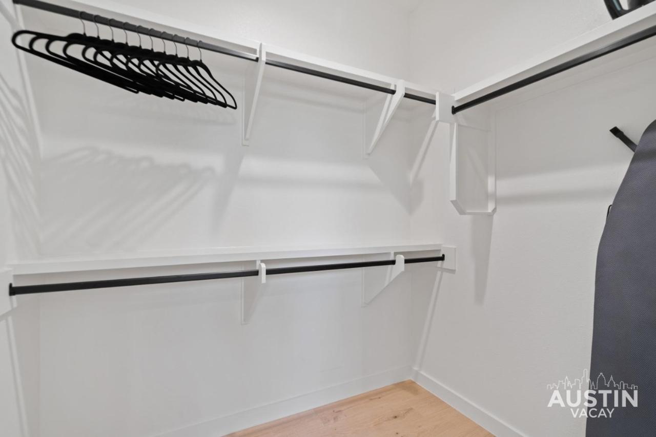 Luxury 2BR 2BA East Austin retreat w yard, deck and garage parking by Austin Vacay - 5