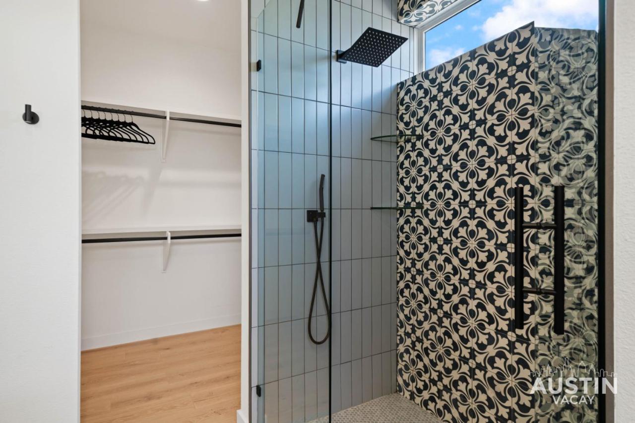 Luxury 2BR 2BA East Austin retreat w yard, deck and garage parking by Austin Vacay - 3