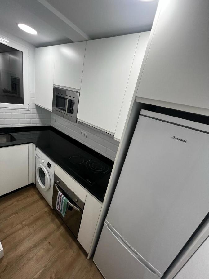 Boutique Apt Next to the Train Station by TuriVida - 4