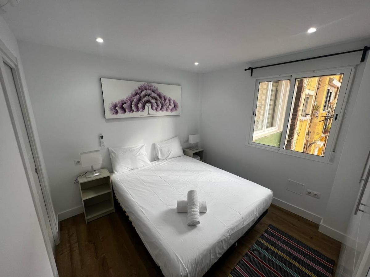 Boutique Apt Next to the Train Station by TuriVida - 2