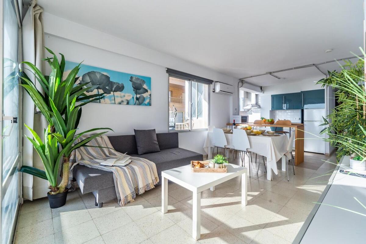 Luxury Apartment Terrace and Beachfront Views by Turivida - 3