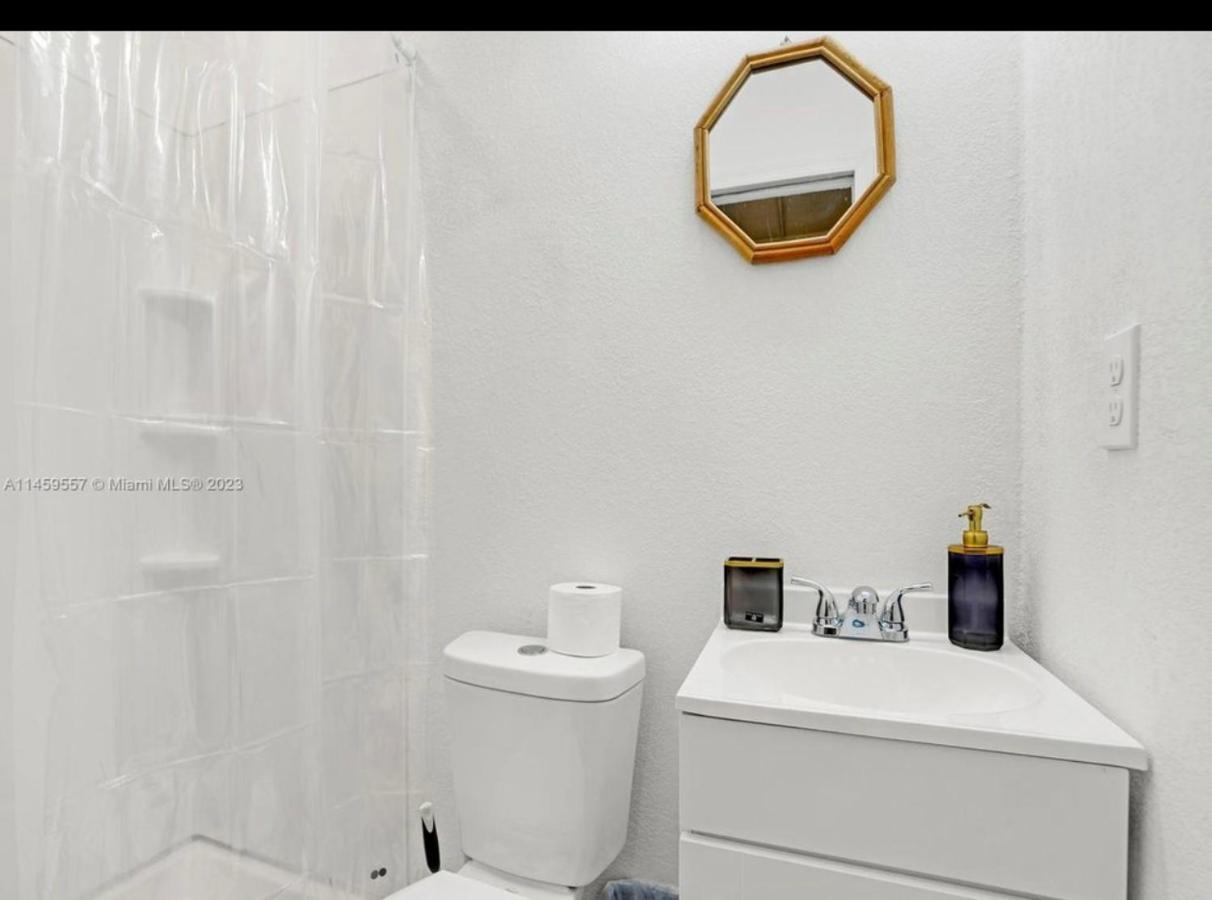 HOT TUB and Washer & Dryer in Unit - 5