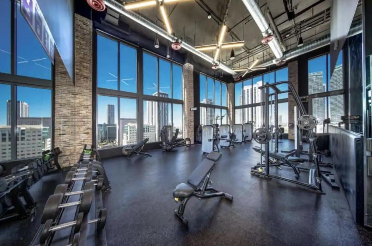 High-Rise Luxury Condo in Downtown Miami with Ocean Views - 5