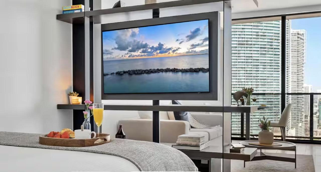 High-Rise Luxury Condo in Downtown Miami with Ocean Views - 4