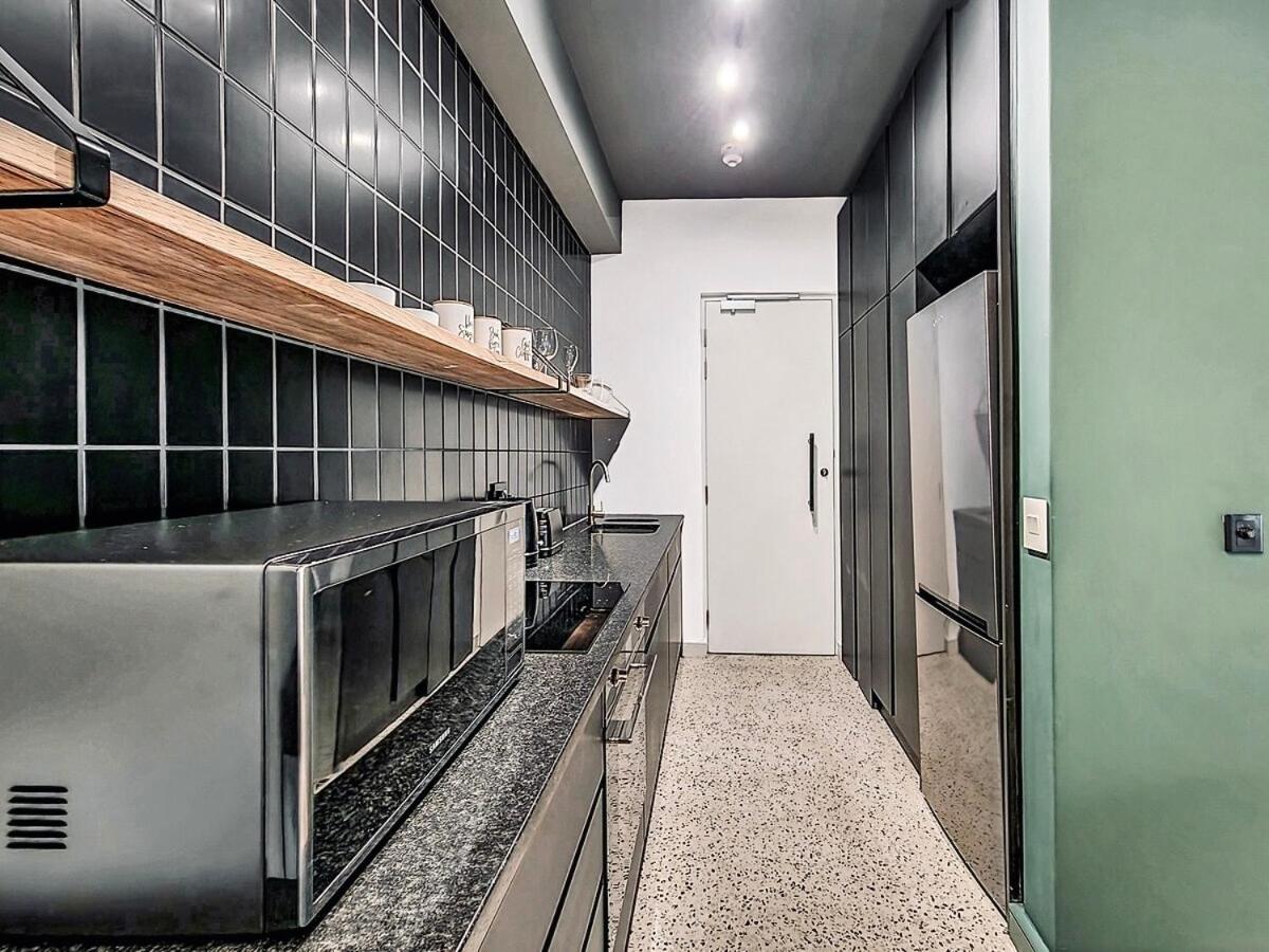 Loadshedding free, Secure, Rooftop Pool- Wifi - 5