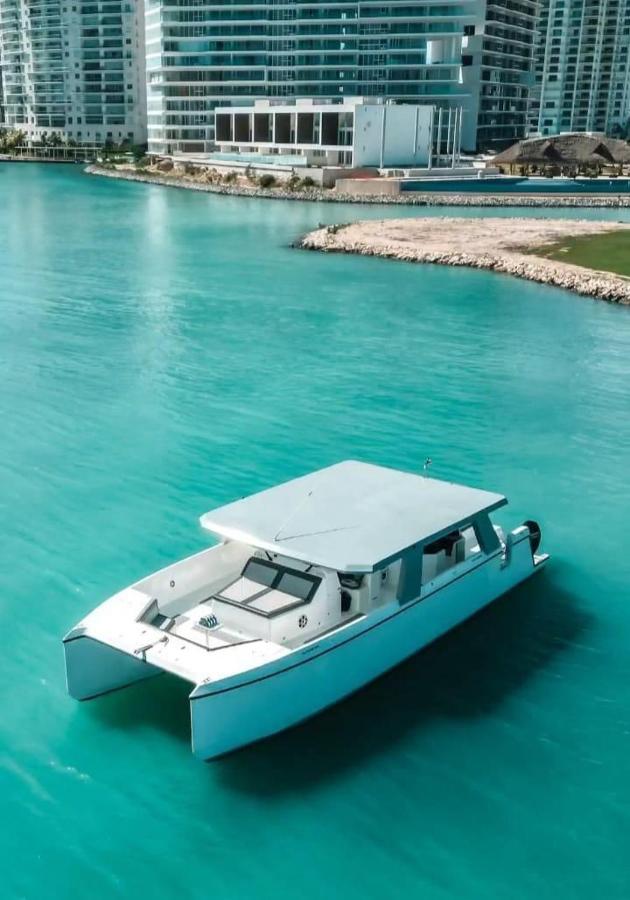 Barco privado de lujo para tu familia y amigos en Cancun-isla mujeres - 2