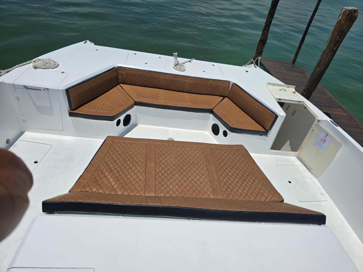 Barco privado de lujo para tu familia y amigos en Cancun-isla mujeres - 4