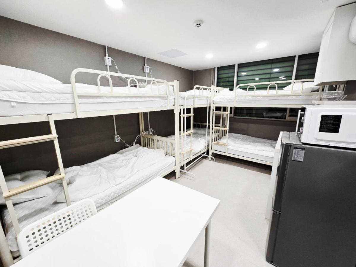 White Green Guesthouse - 4