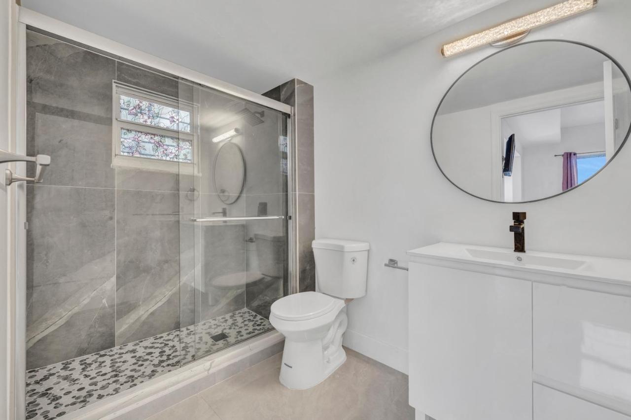 The Pink Palm Little Havana Pool & Hot Tub - 4