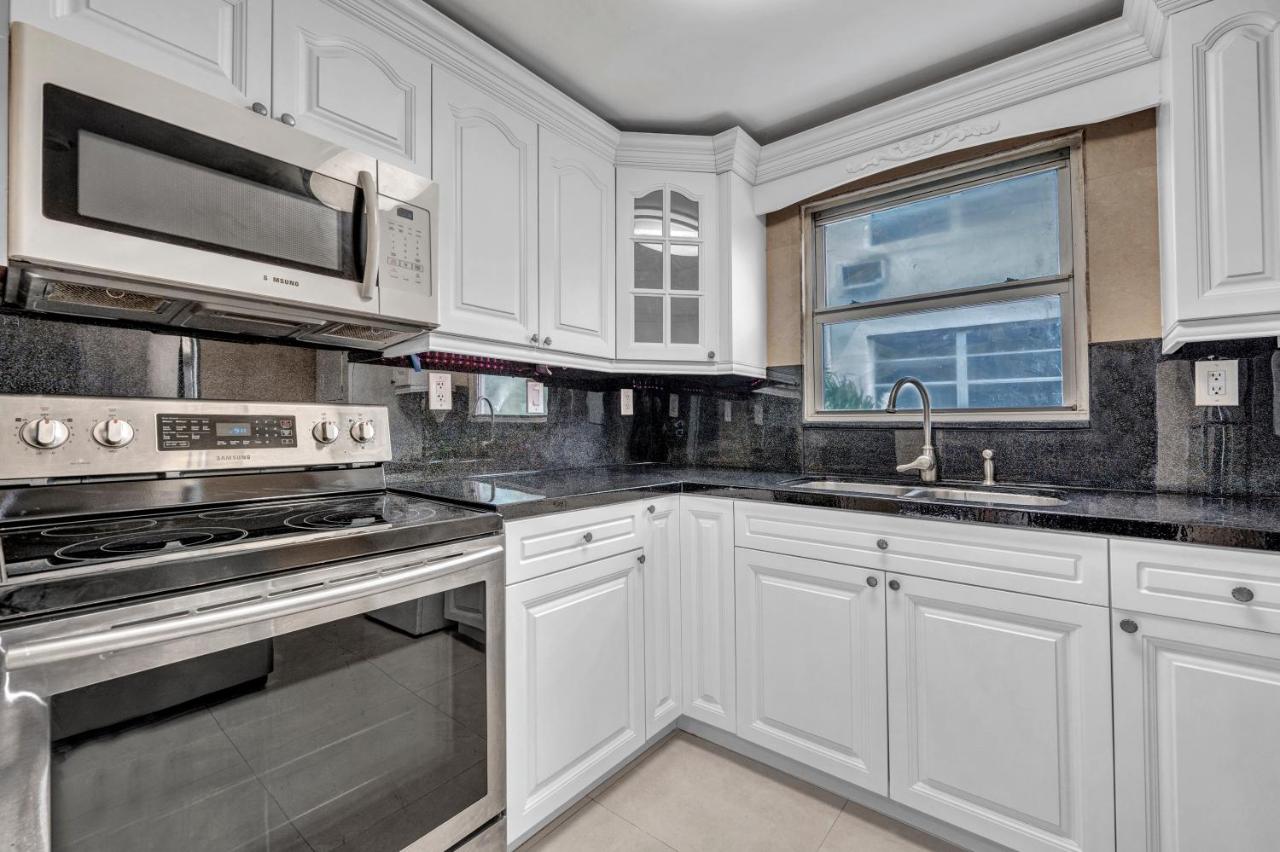 The Pink Palm Little Havana Pool & Hot Tub - 3