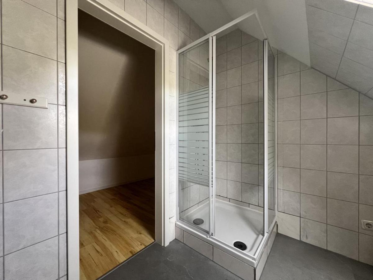 13 Worker Apartments - Single Beds - Free Parking - 10 min Cologne-City
