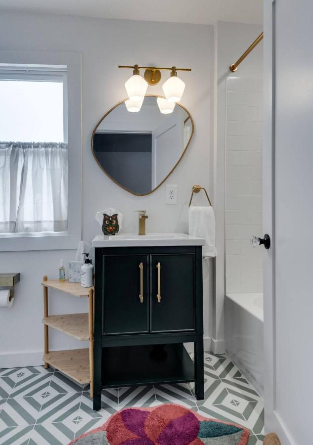 Chic 2 bed 2 bath, in 12 South - 4