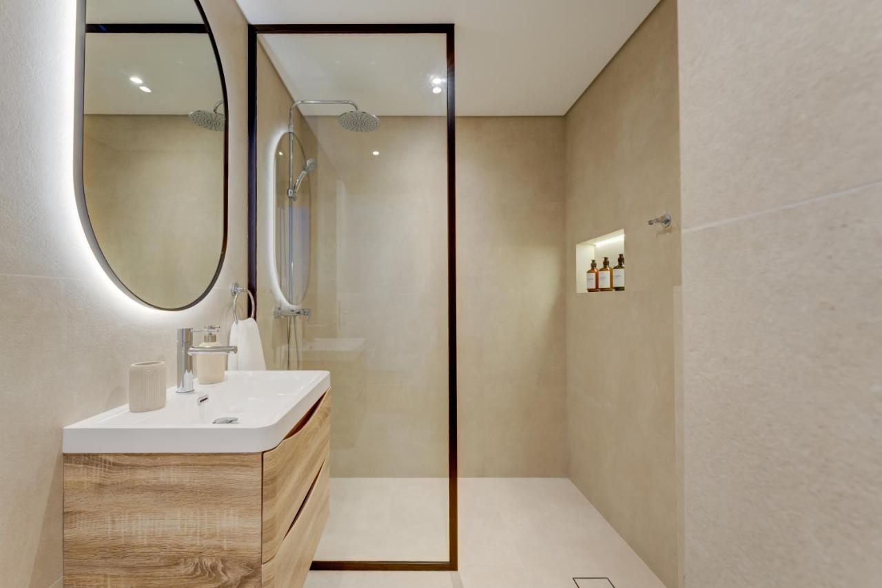 Cozy Marina Studio, Canal View with a Balcony - 3