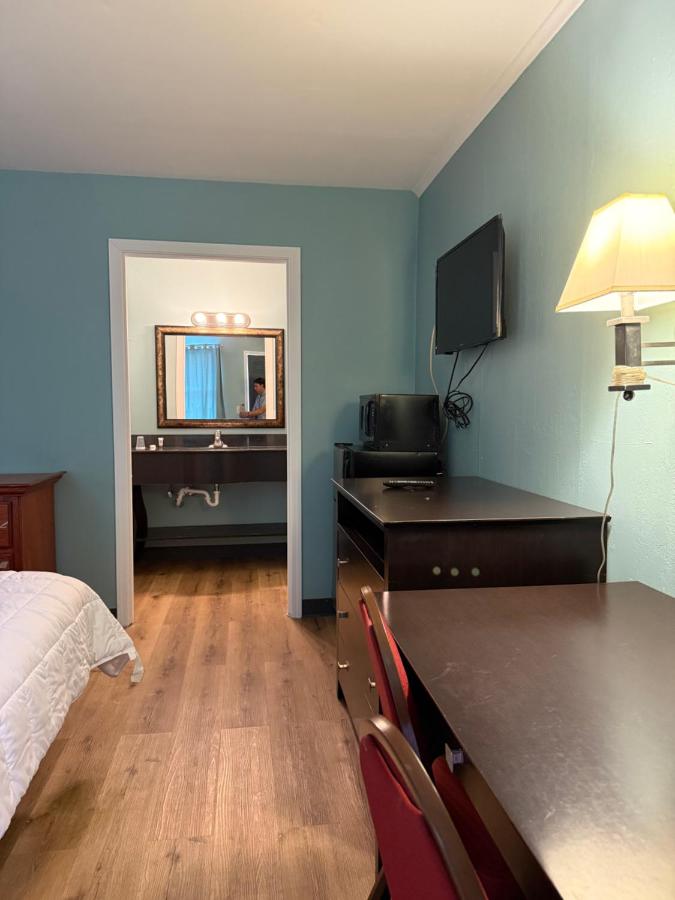 Fostoria Motel — photo 12