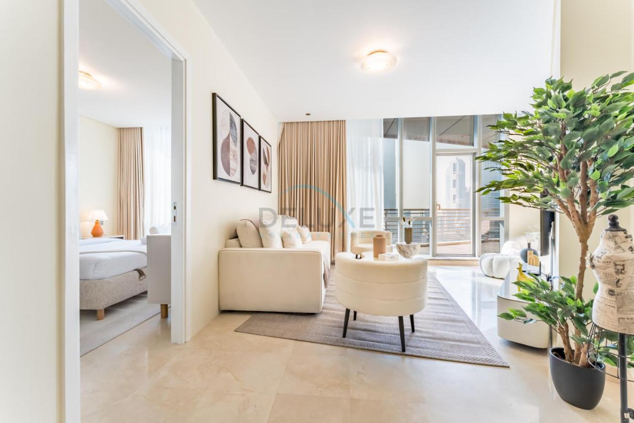 Iconic Views of the Future Museum, Minutes from Metro & Key Attractions, Sky Gardens, DIFC by Deluxe Holiday Homes - 2