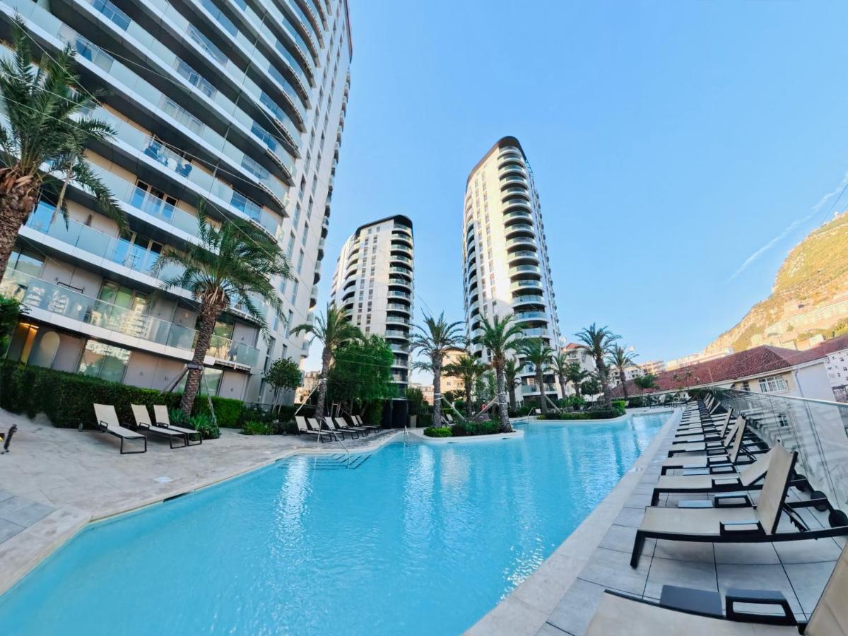 Modern Luxury Studio with Balcony Pool and Parking