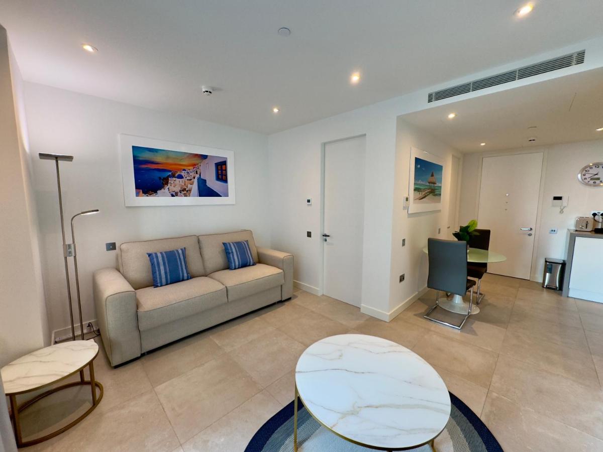 Modern Luxury Studio with Balcony Pool and Parking