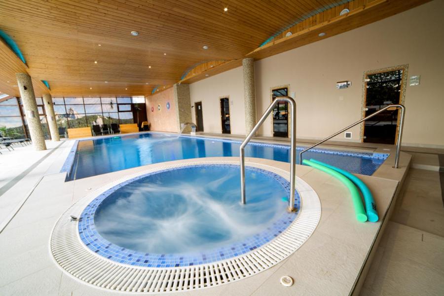 Heated swimming pool: Hotel Eden