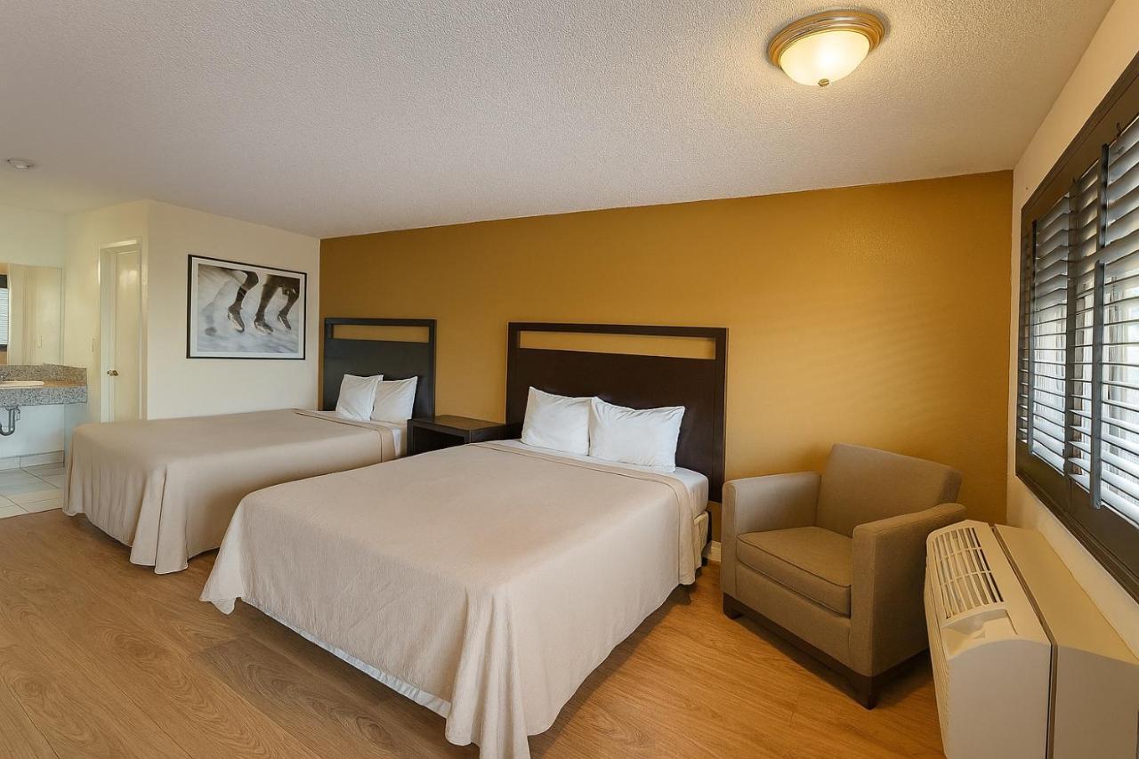 Casa Blanca Hotel - Azusa, Los Angeles — photo 13