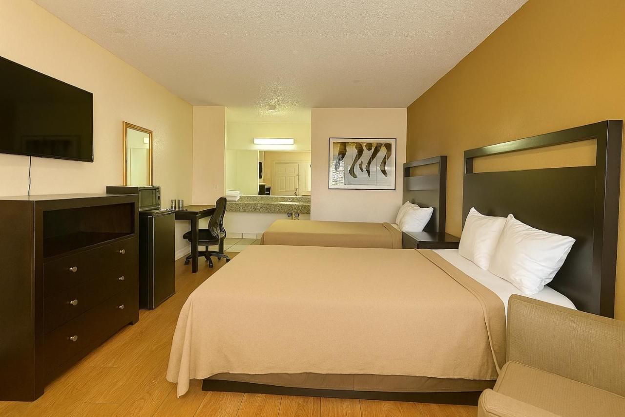 Casa Blanca Hotel - Azusa, Los Angeles — photo 2